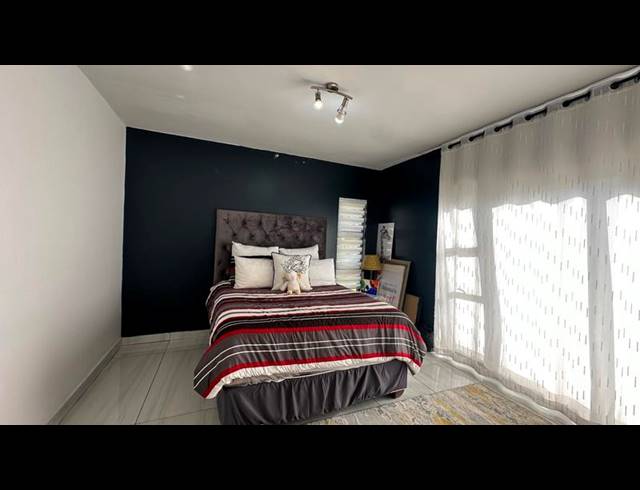 6 BEDROOM HOUSE FOR SALE IN BLUE VALLEY GOLF ESTATE